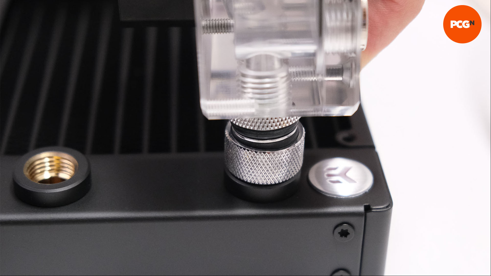 How to mount a reservoir: Suspended in place