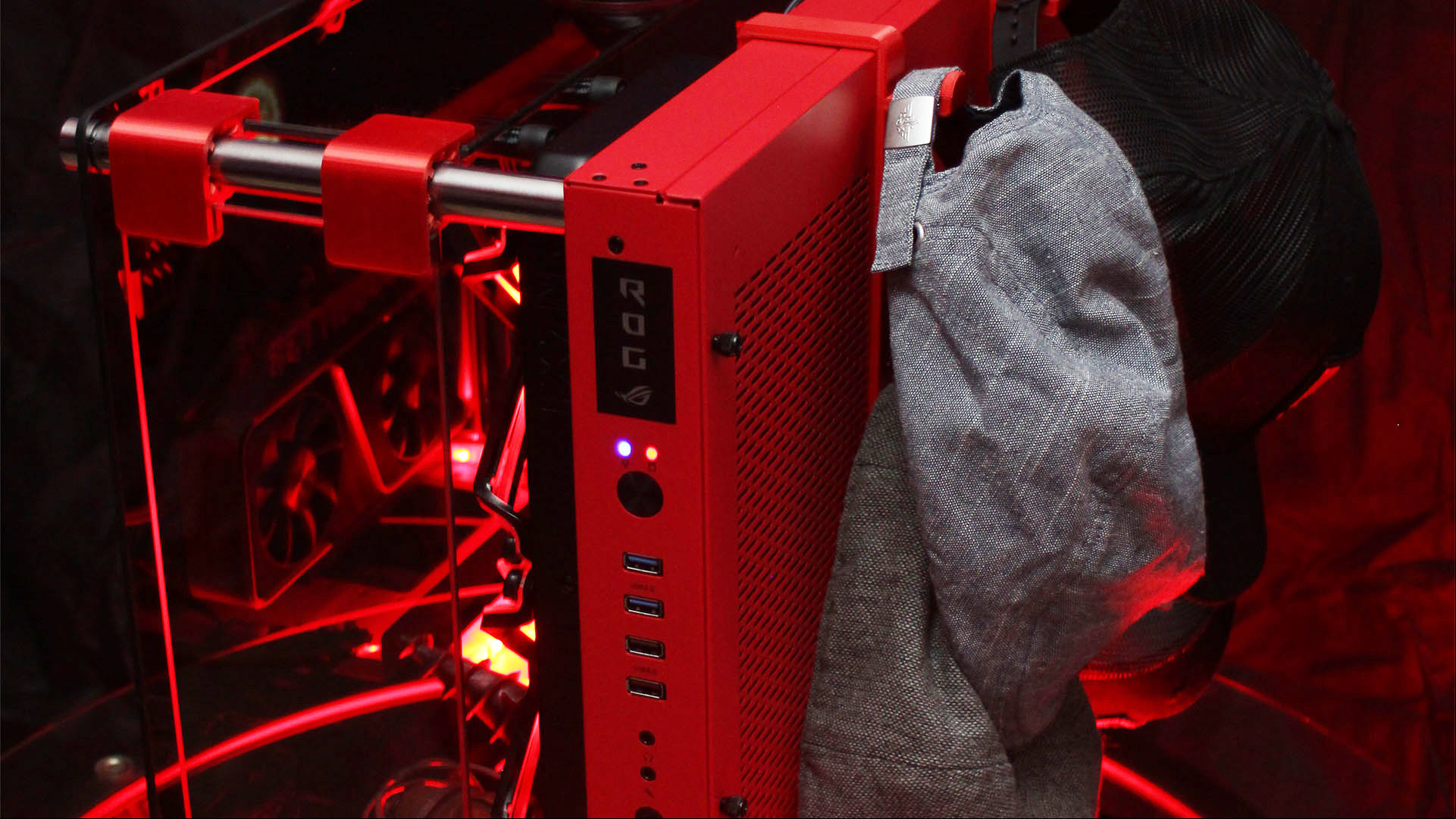 The hat stands on the side of the Bioshock gaming PC