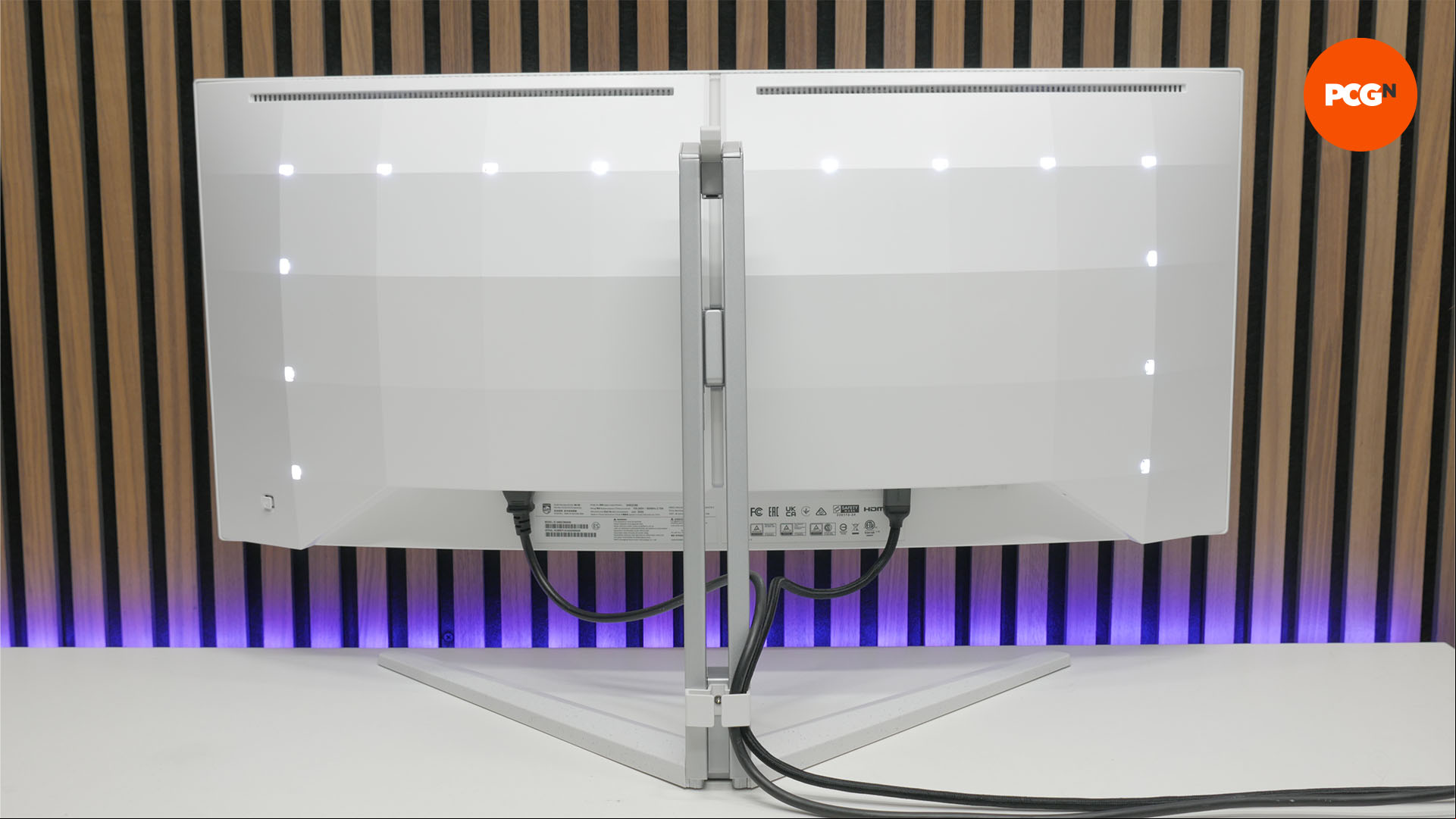 philips evnia 34m2c8600 review 05 - ambiglow back lights